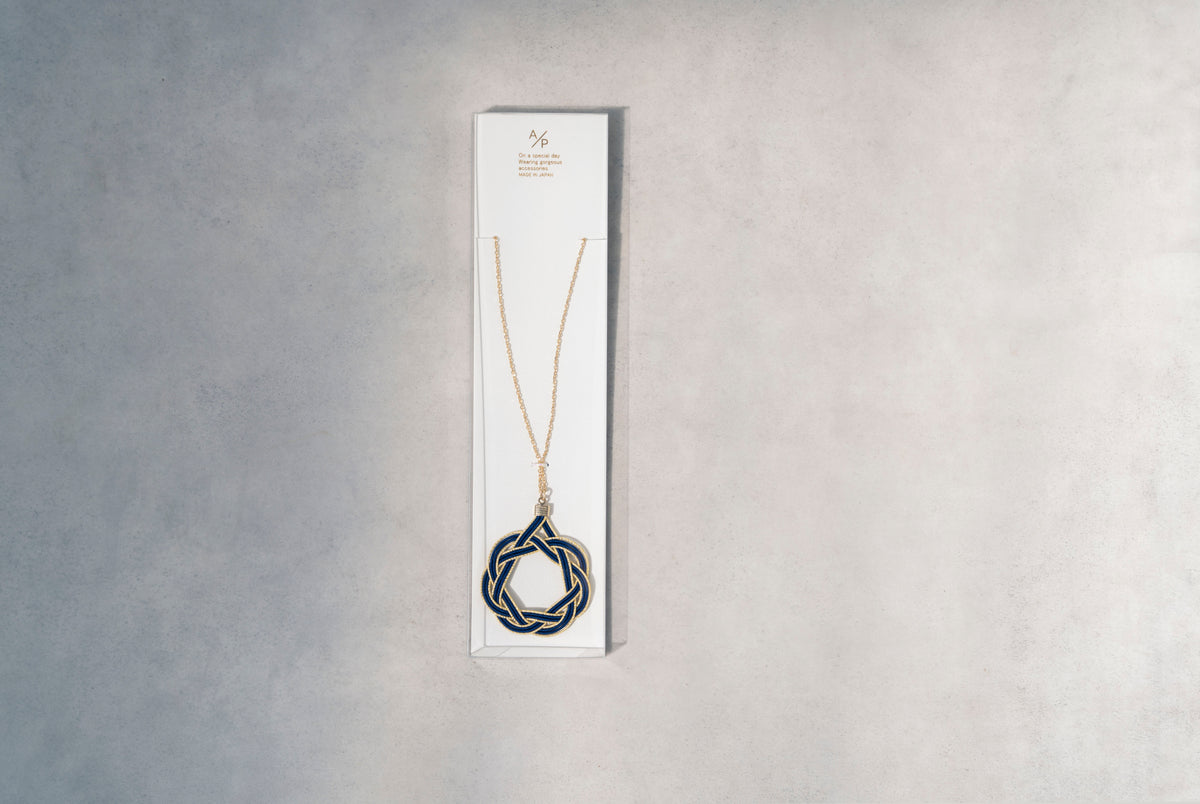 Mizuhiki Necklace – Aioi Knot / Gold & Navy